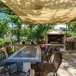 Cozy Apartment In Kampor With Wifi