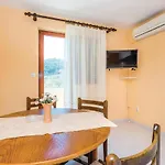 Cozy Apartment In Kampor With Wifi Appartement Kampor