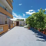 Cozy Apartment In Kampor With Wifi