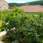Cozy Apartment In Kampor With Wifi Lägenhet Kampor