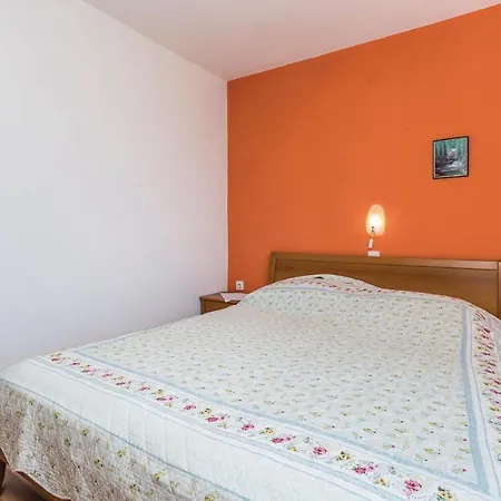 Lovely In With Kitchen Apartment *