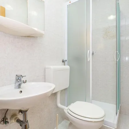 Lovely In With Kitchen Apartment